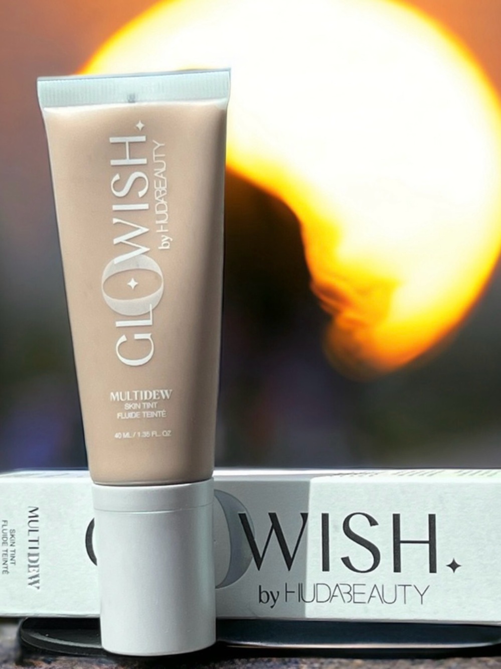 HUDA BEAUTY GLOWISH Multidew Skin Tint - 09 extra tan